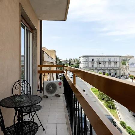 Tre E 14 - Near Ortigia & Neapolis Archaeological Park לינה וארוחת בוקר 3*